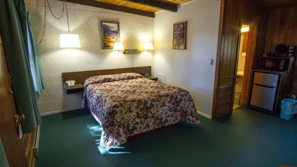 Mountain Pine Motel