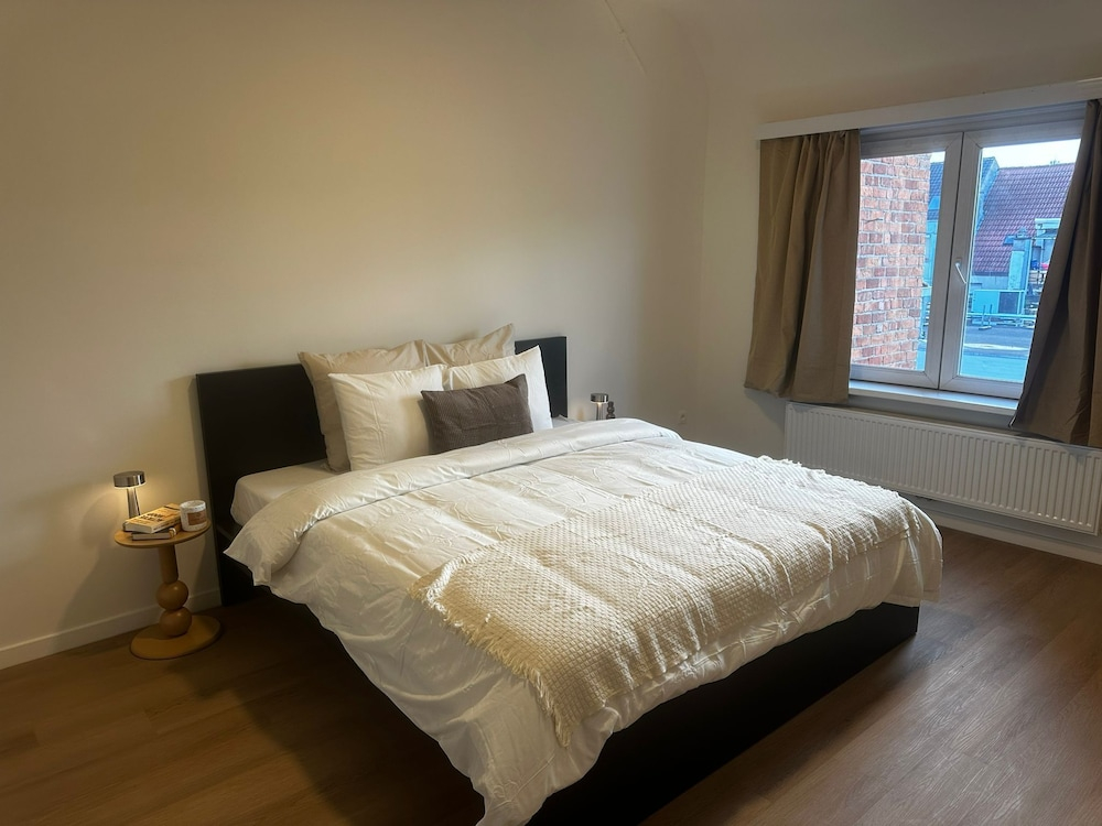 Stylish 3BR With 1LR Apt Near to Center