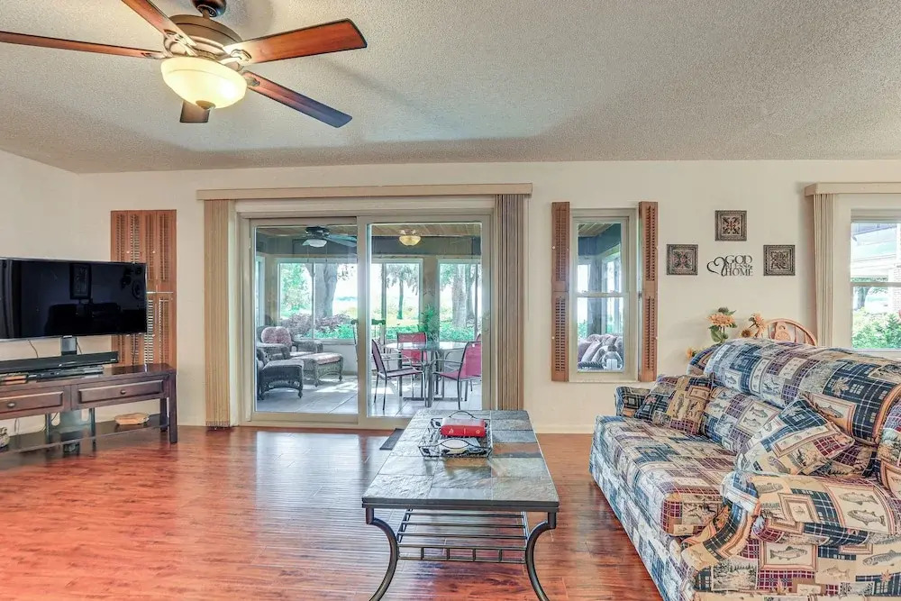 Lakefront Frostproof Vacation Rental w/ Beach!