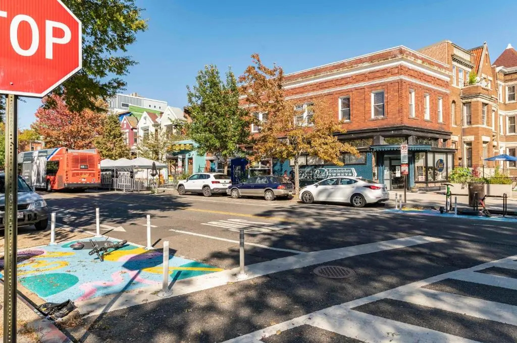 Charming 2BD in Hip Neighborhood - 3 Blks to Metro