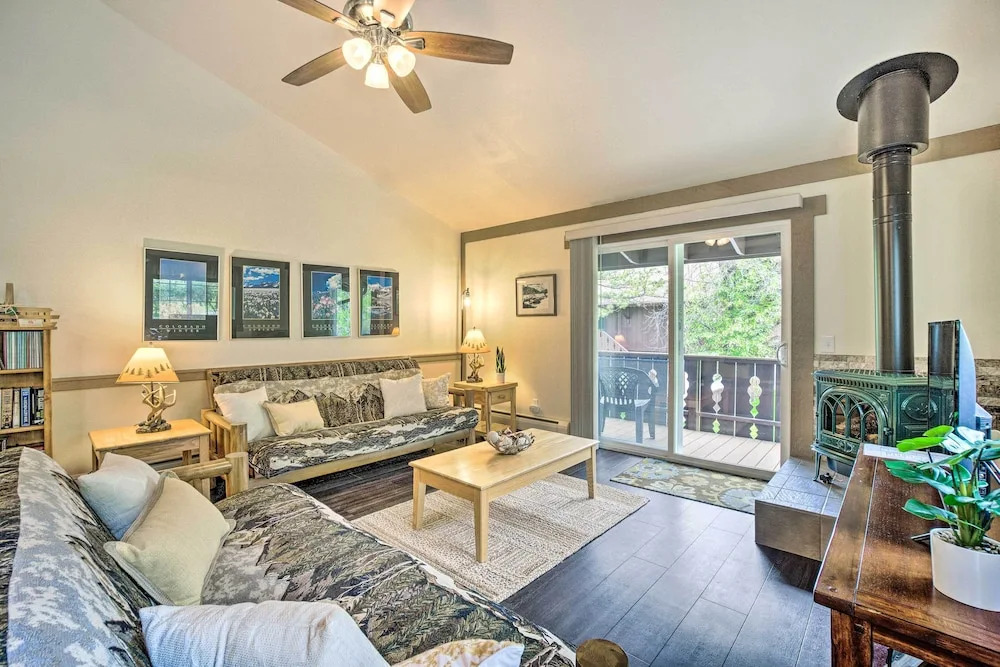 Cozy Condo on Fall River - 1 Mile to Rmnp Gate!