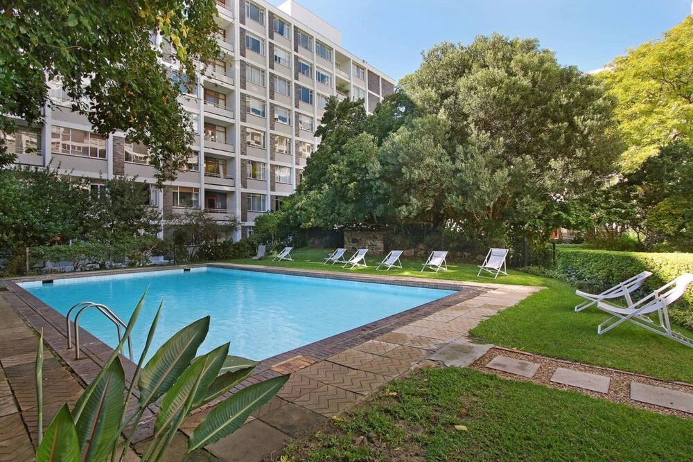 Secure Studio Apartment. With Mountain Views and a Pool