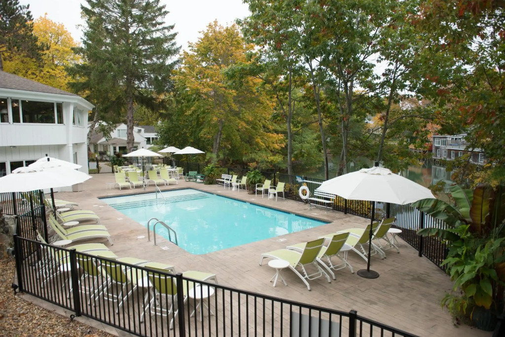 Village Cove Inn