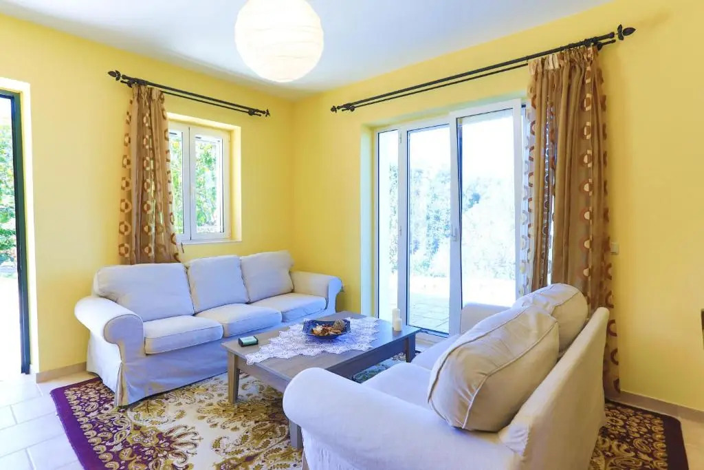 Villa Lemonita: Brand new, sea views, WiFi, near Loggos