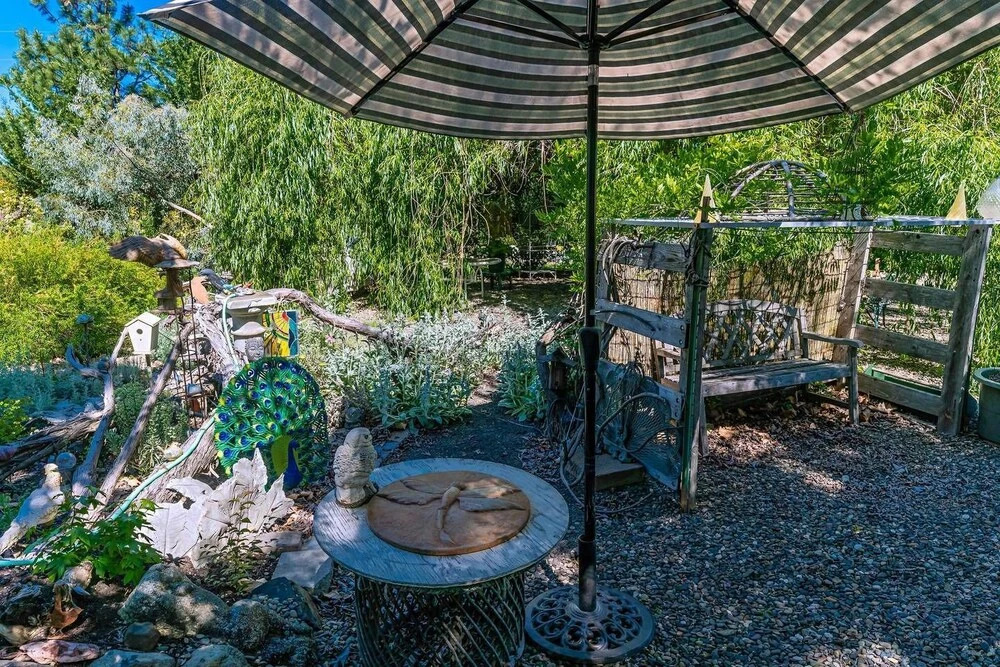 Art & Garden Cottage ~ Near Downtown