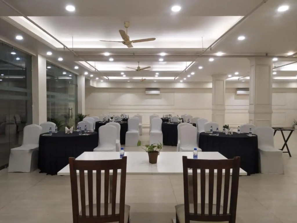 Hotel Mavens Orange Gurgaon