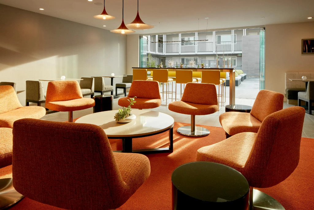 Hotel Lucent