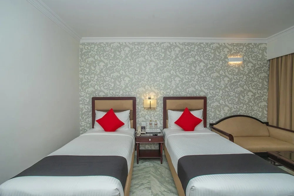 Capital O 536 The Rialto Hotel