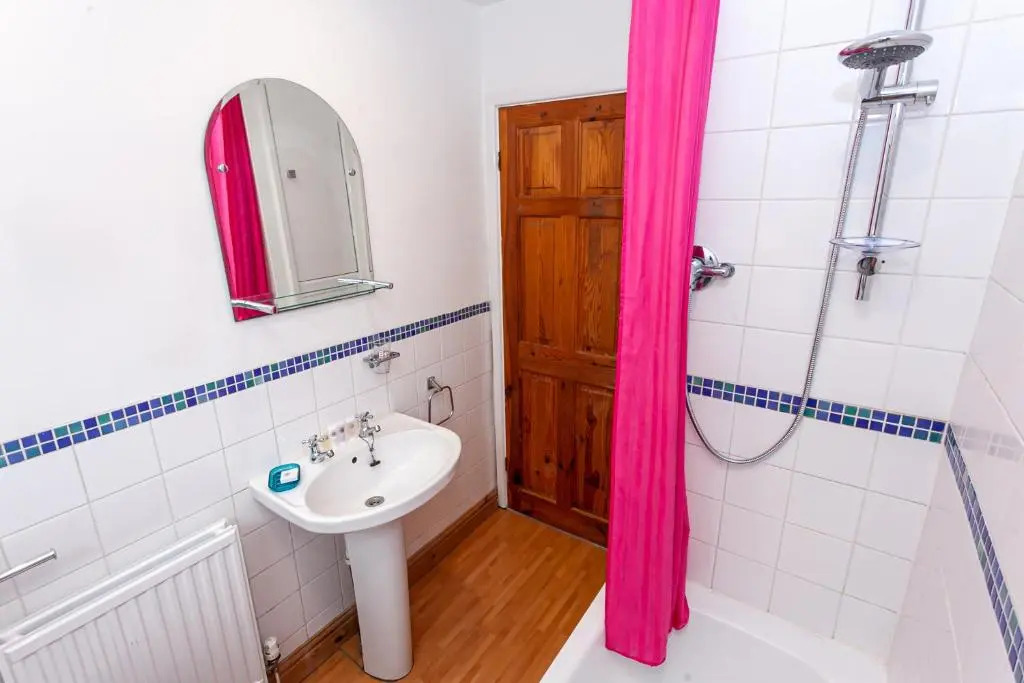 Chic 3 Bed House for up to 6 people in the city of Manchester