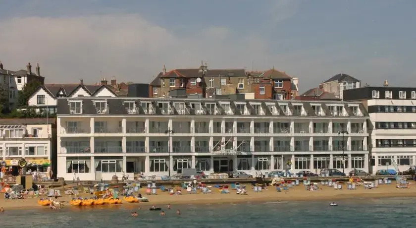Carlton Hotel