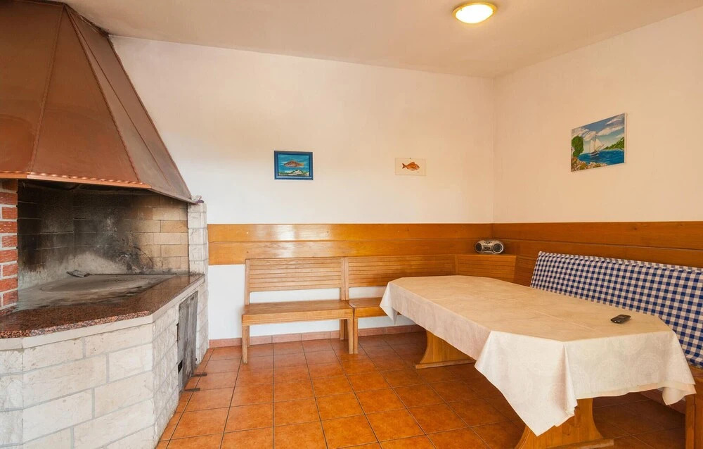 Nice Home in Seget Donji With Wifi and 12 Bedrooms