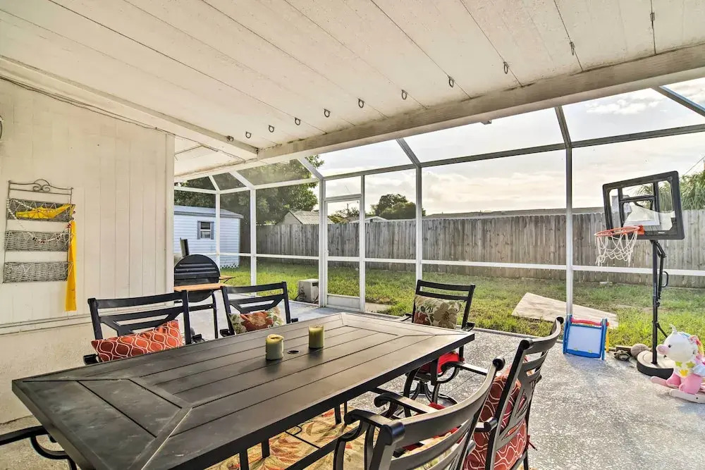 Snowbird Sanctuary w/ Covered Patio in Bradenton
