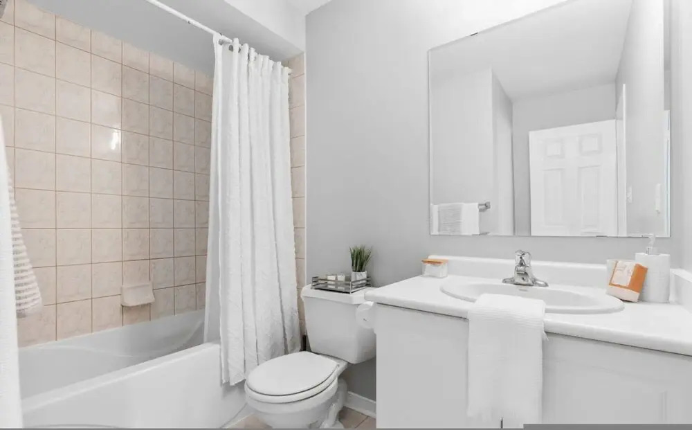 Contemporary 3BR Townhouse in Ajax Cozy Central