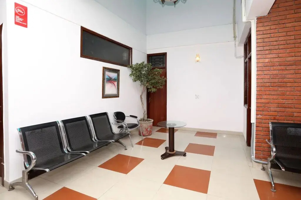 OYO 277 Mascot Residency Sector-51