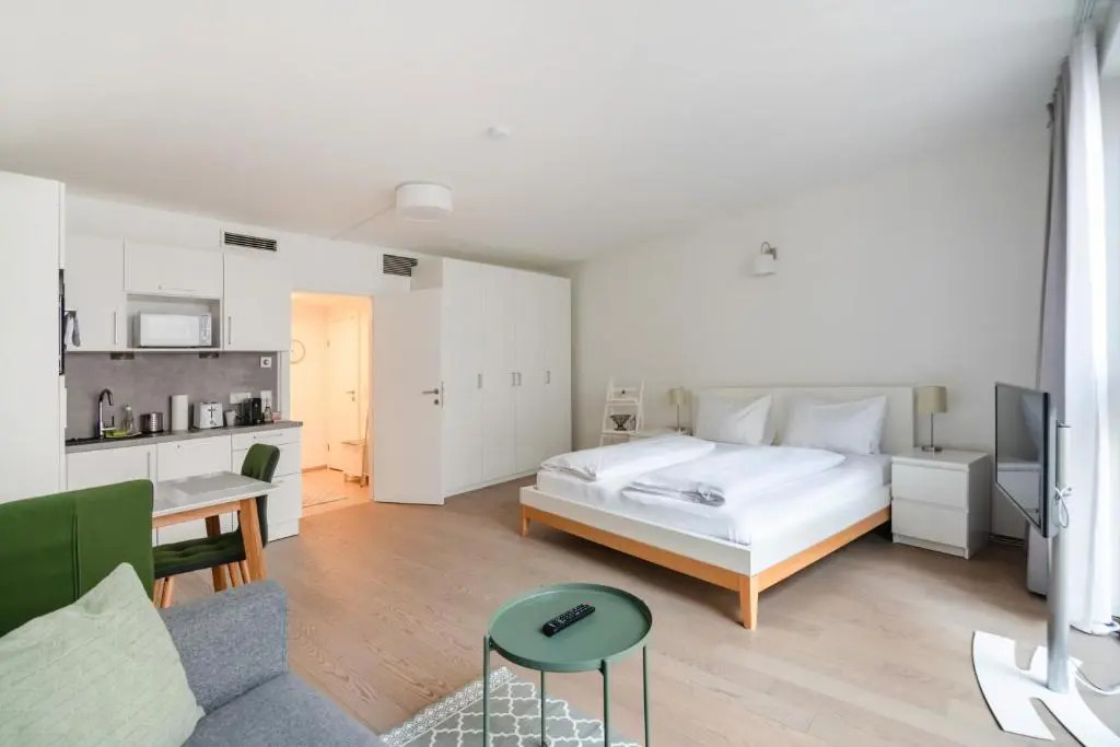 Quiet and cozy apartment next to Mariahilfer Strasse and Naschmarkt with AC