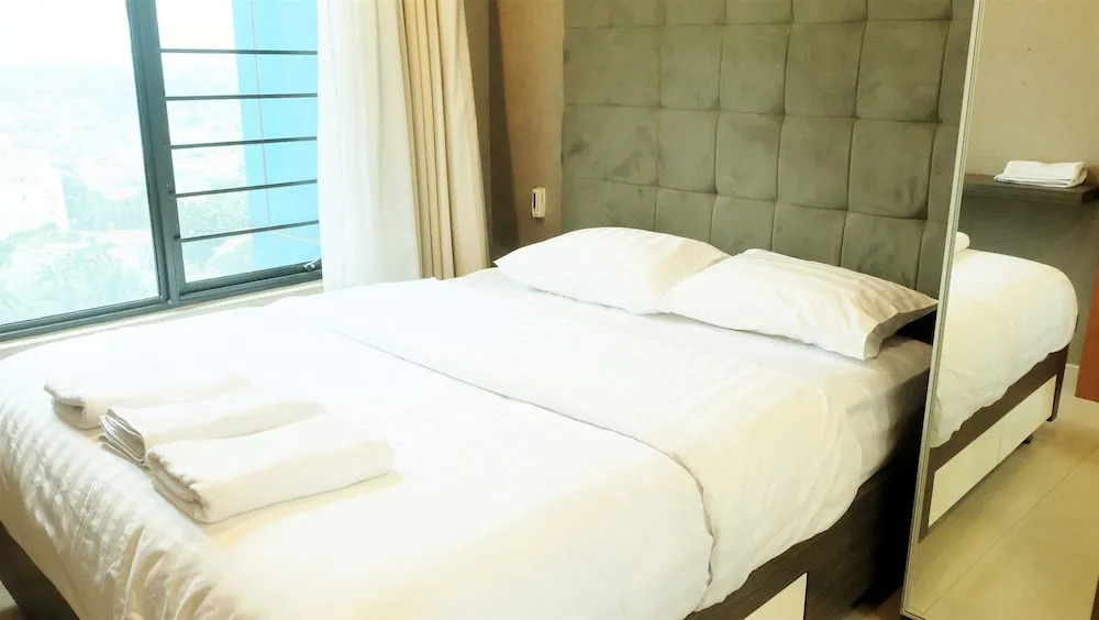 Pondok Indah At Hampton's Park Apartment