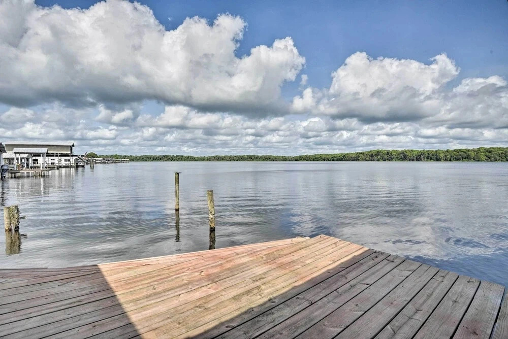 Waterfront Welaka Escape w/ Private Docks