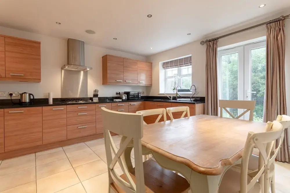 3 Bedroom Home In The Heart Of Wimbledon