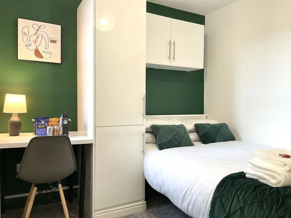Vibrant 6 bed Stylish Home in Heart of Southsea