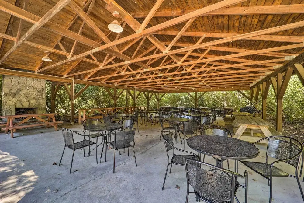 Lake & Pool Access! Outdoorsy Getaway in Newland