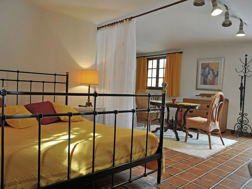 Charming Villa in Callas With Private Swimming Pool