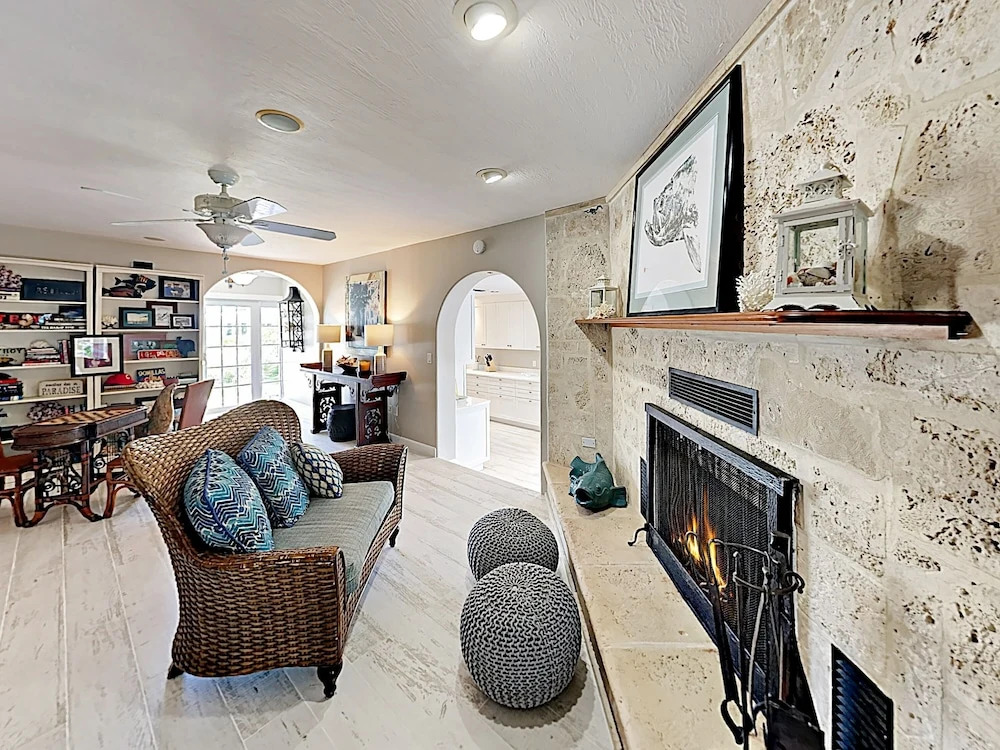 584 Marathon - 3 Br Home