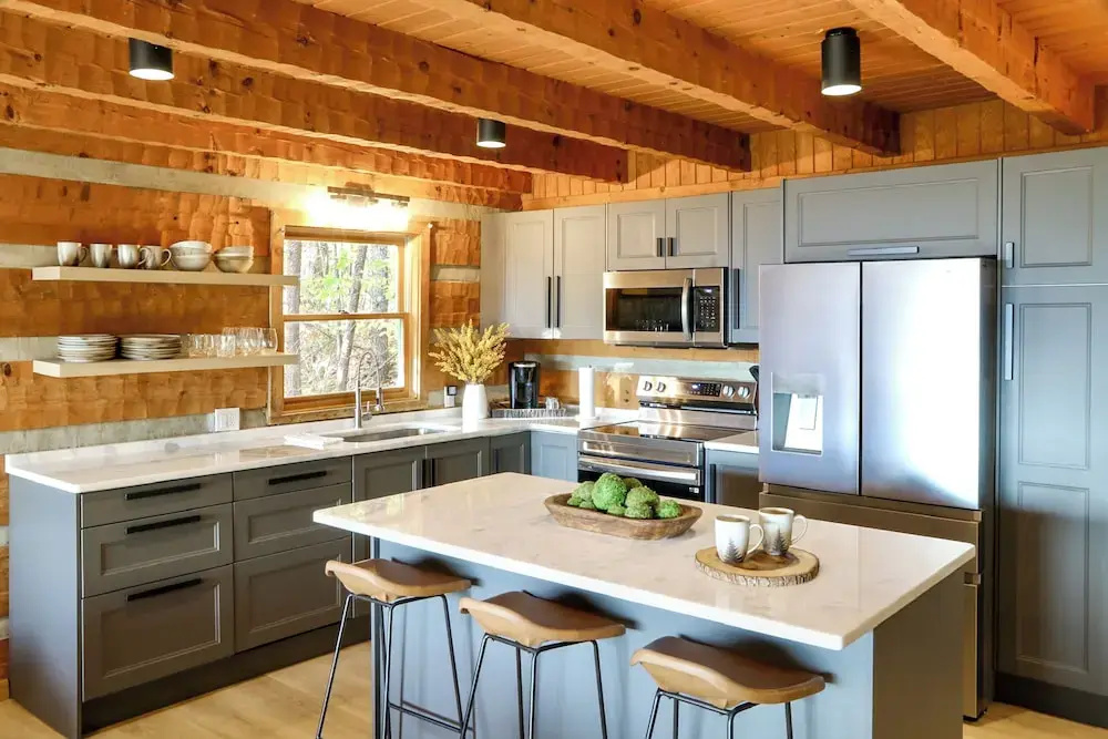3 Mi to Dtwn: Mtn-view Cabin in Gatlinburg!