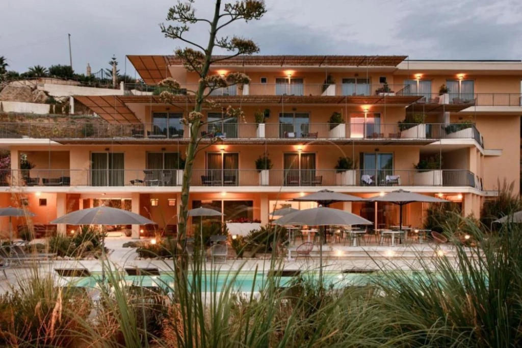 Luna Minoica Suites and Apartments
