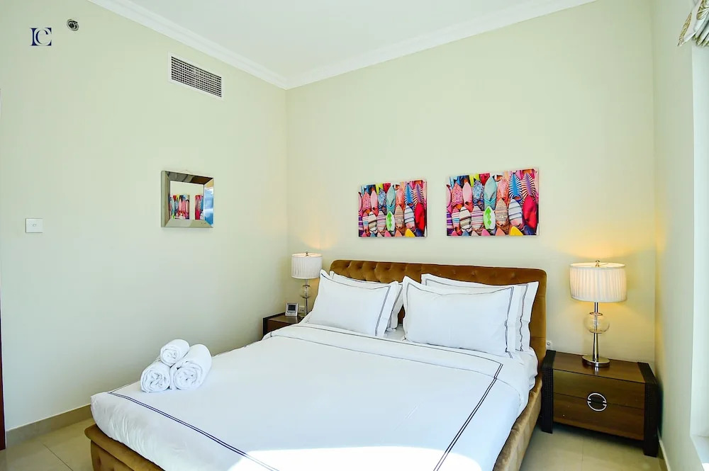 Budget 1BR Apt in Marina  -Time