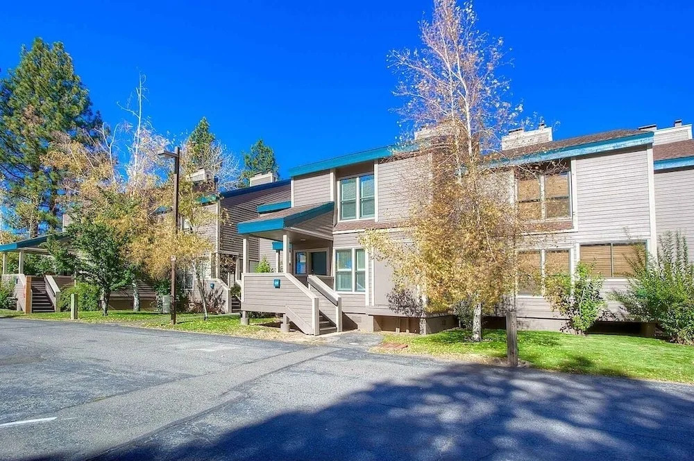 Sky Lake Splendor 5 Bedroom Condo by RedAwning