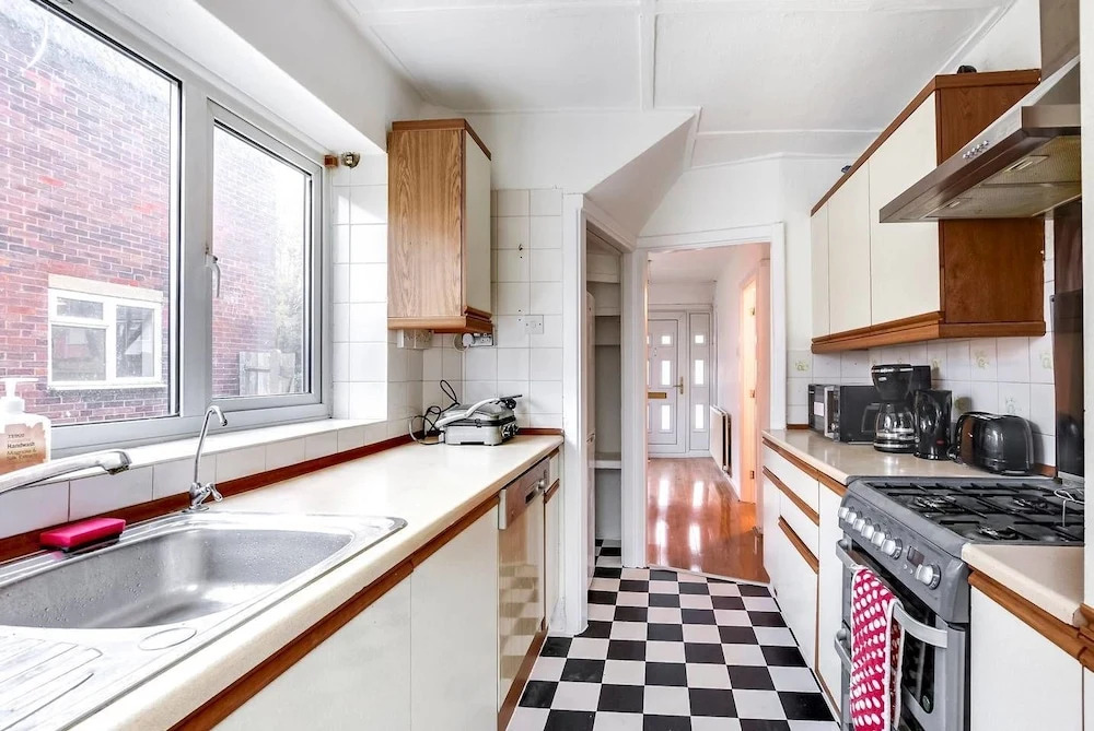 Cozy 1 Bedroom Home Near Central