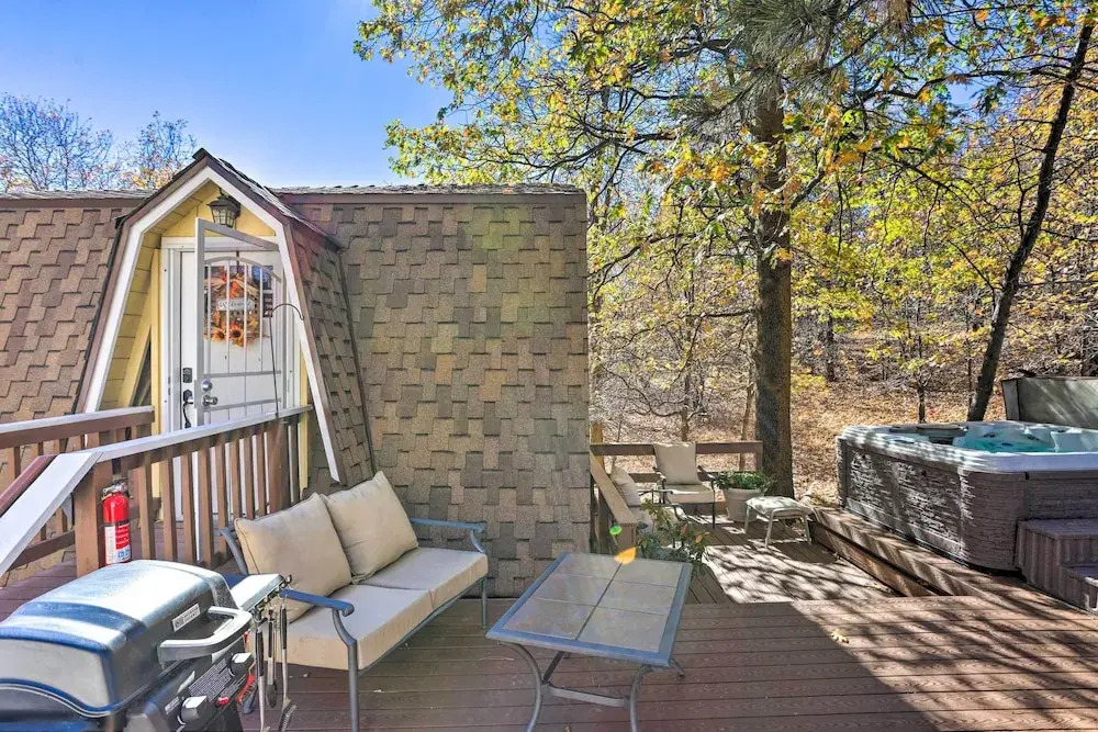 Lake Arrowhead Studio Near Hiking w/ Hot Tub