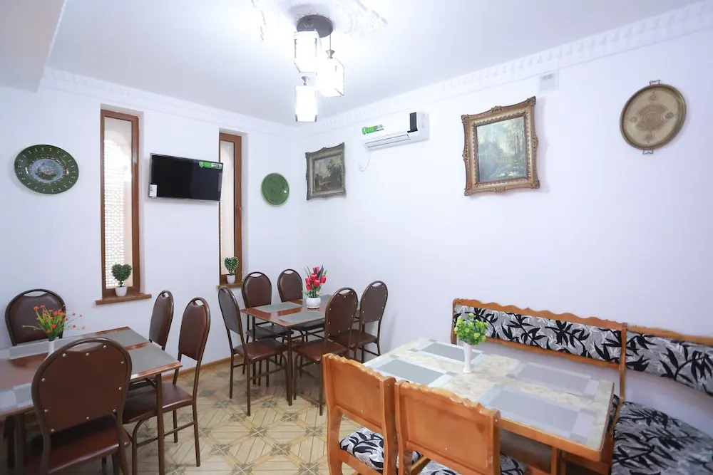 Anis-Pari Hotel