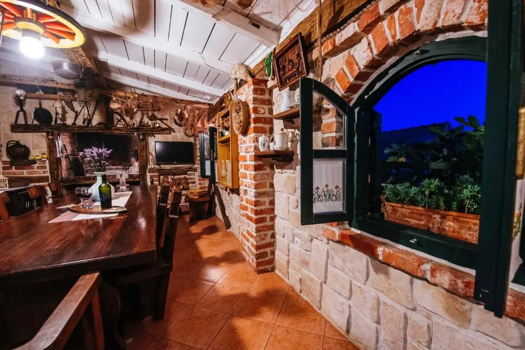Poolicluded Holiday House Halic