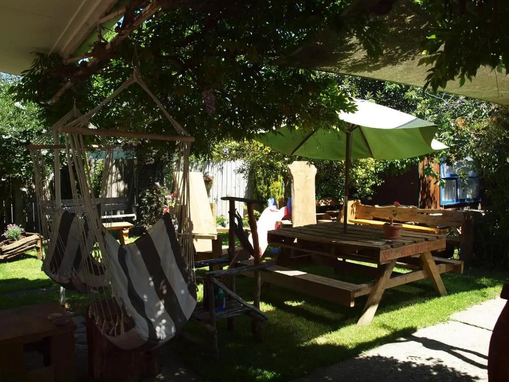 Annies Nirvana Lodge Backpackers