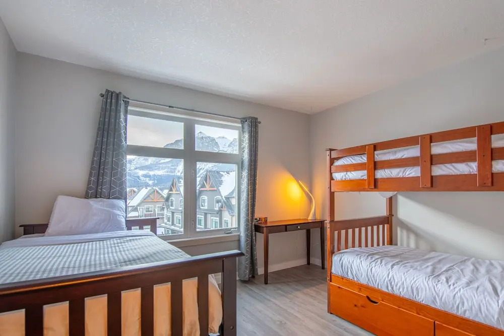 Mountain View 2 Bedroom Condo-Top Floor