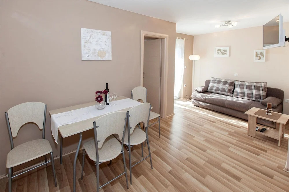 Apartments Karmen 2