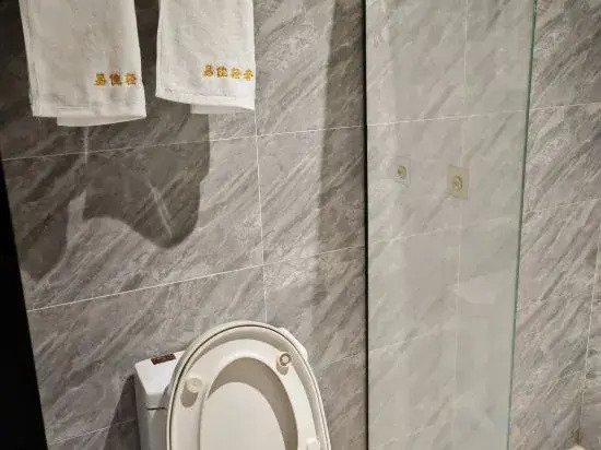 Kaiman Light Luxury Hotel (Shanghai University Jinqiu Road Subway Station)