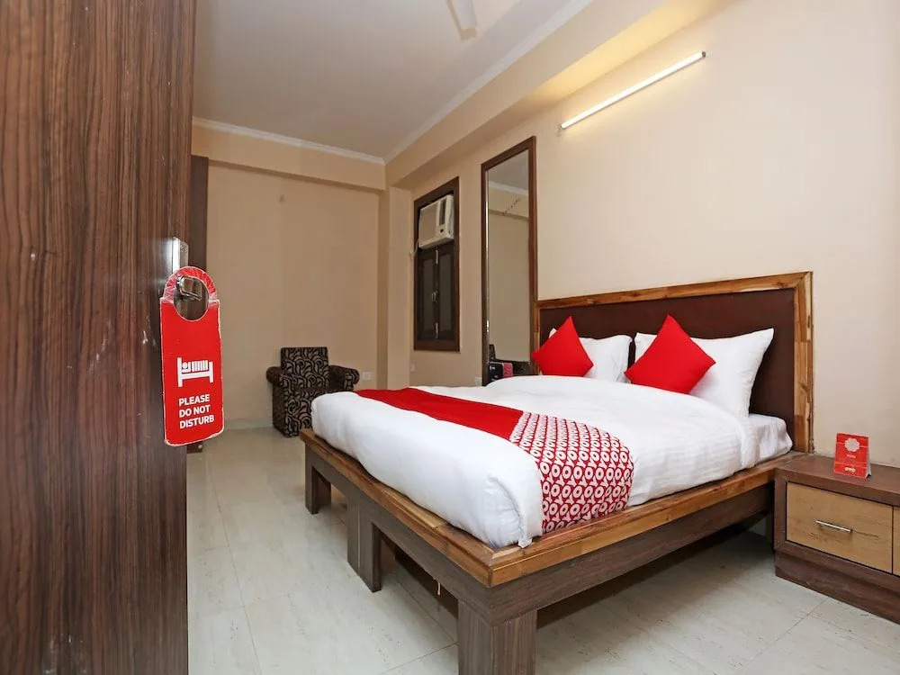 OYO Flagship 15751 Main Wazirabad Road