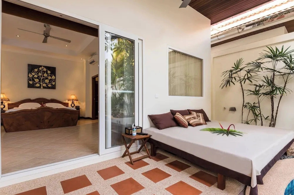 Luxury 2BR Pool Villa Pratamnak Soi5- 50m to Beach