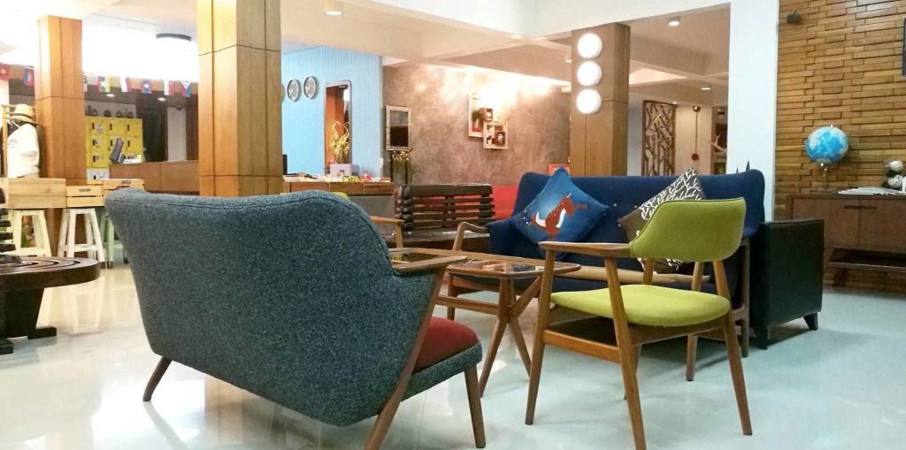 J2 Hotel