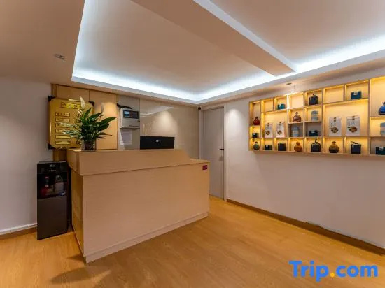 Yunshe Homestay in Qianhu Miao Village, Xijiang
