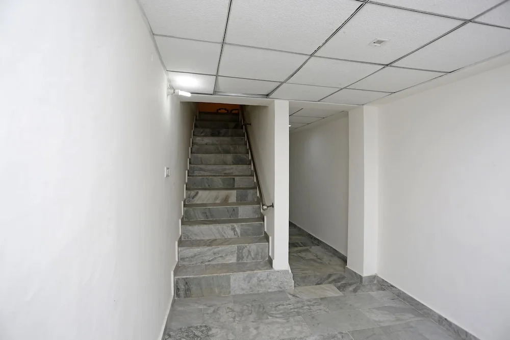 OYO 8989 Hotel Raj