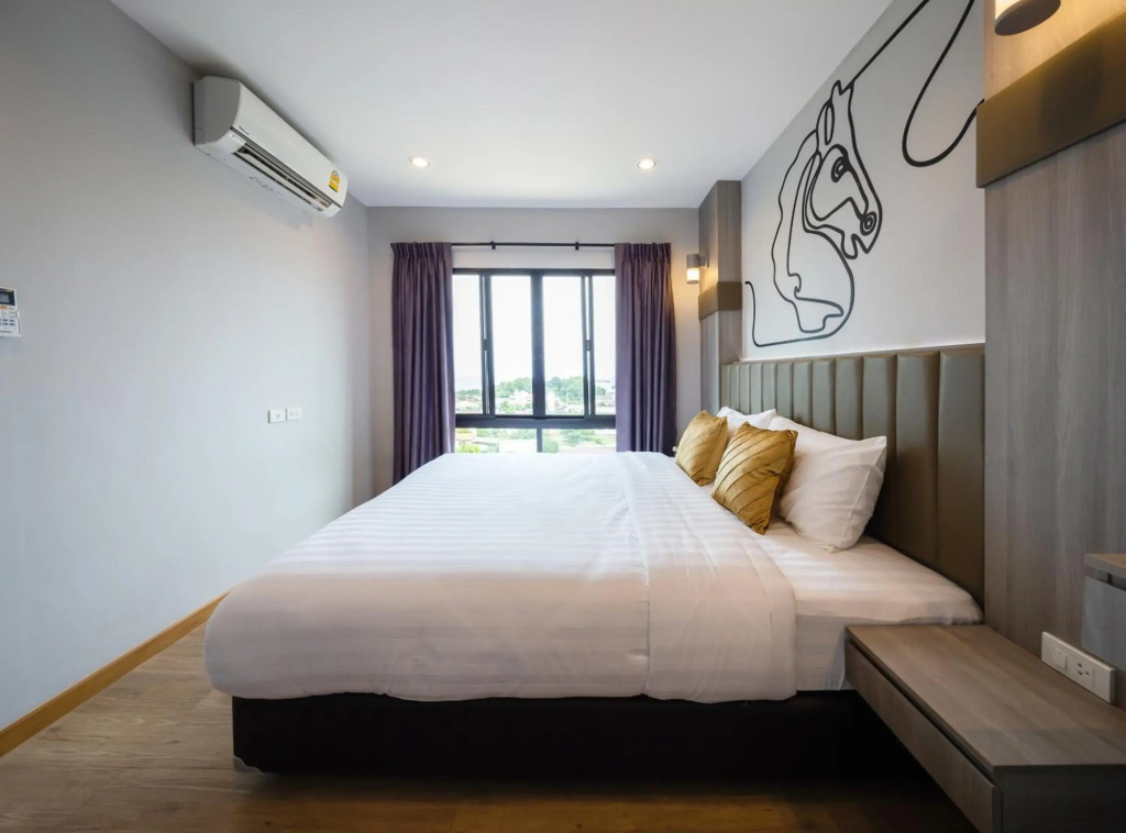 Horsehill Hotel Sriracha