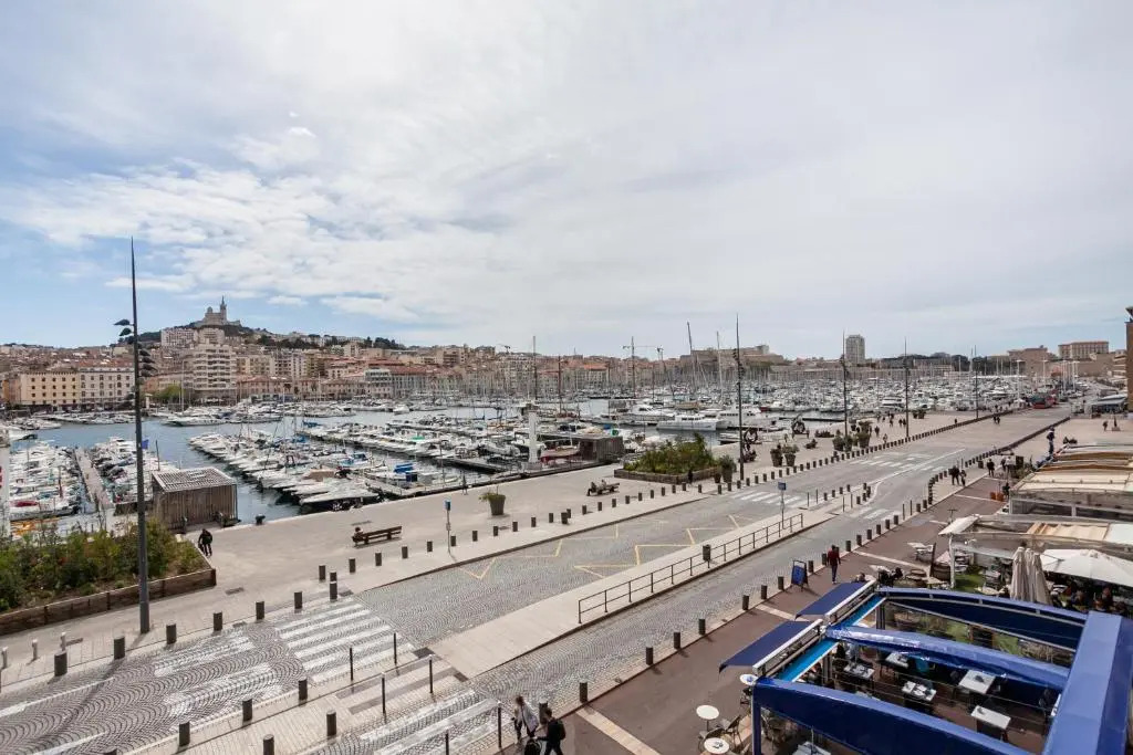 PREMIERE LIGNE - Bel appartement en 1ère ligne du Vieux e