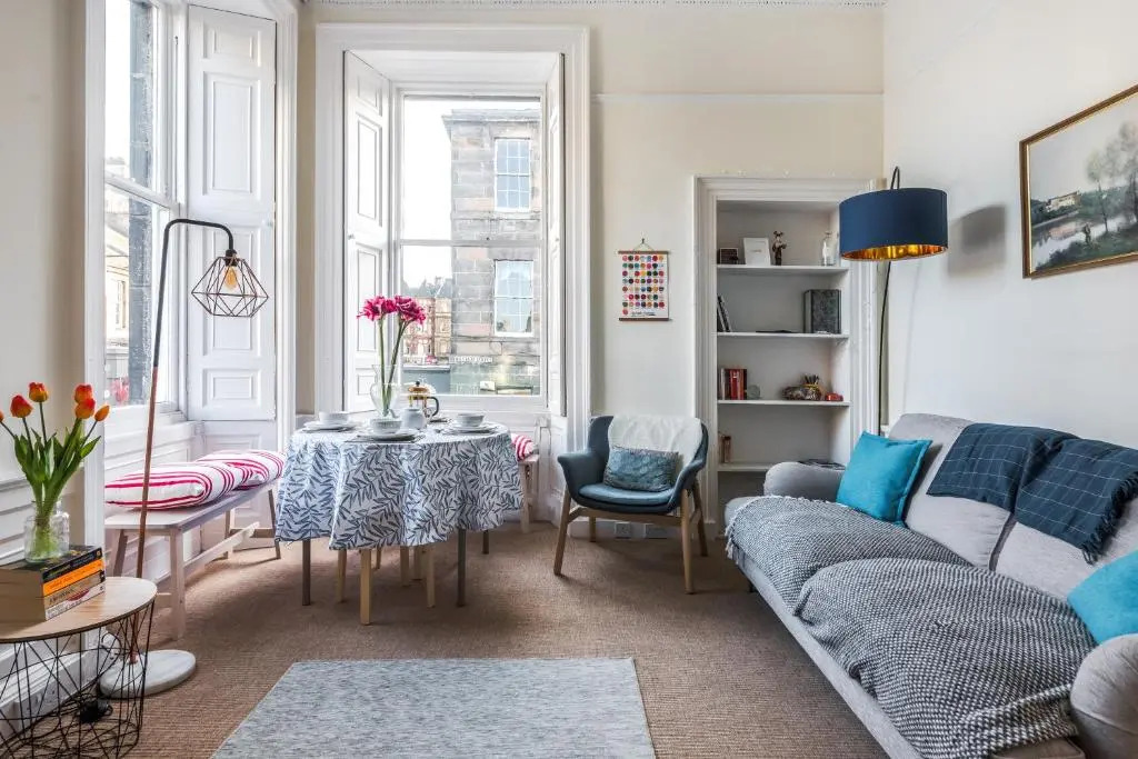 Charming, Central & Spacious Georgian 3 bed APT