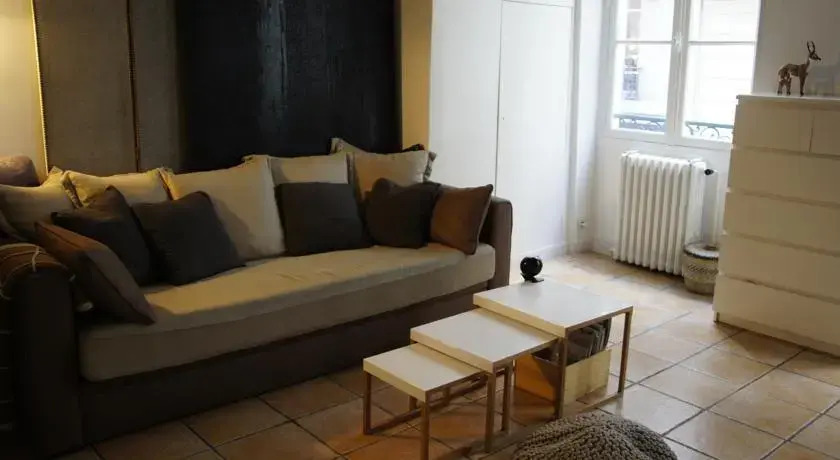 Marais Mezzanine