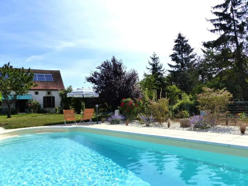 Charmant gîte avec piscine partagée au cœur dun village - FR-1-489-273