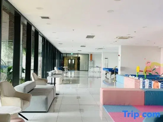 Tayastay - 1 bedroom apt at The Emerald Golf View - Pool, Gym, Near Aeon Mall and VSIP