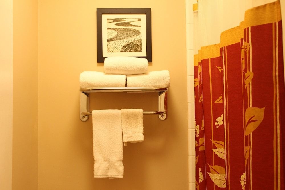 Crystal Cove Riverfront Resort